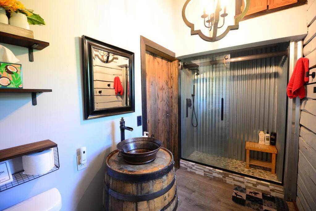 Cozy Cabin With Hottub At Cloverdale Cabins Hinckley Eksteriør bilde
