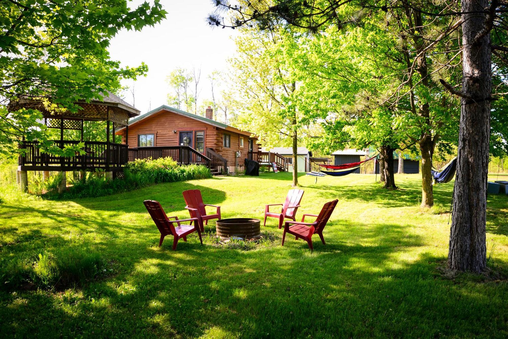 Cozy Cabin With Hottub At Cloverdale Cabins Hinckley Eksteriør bilde