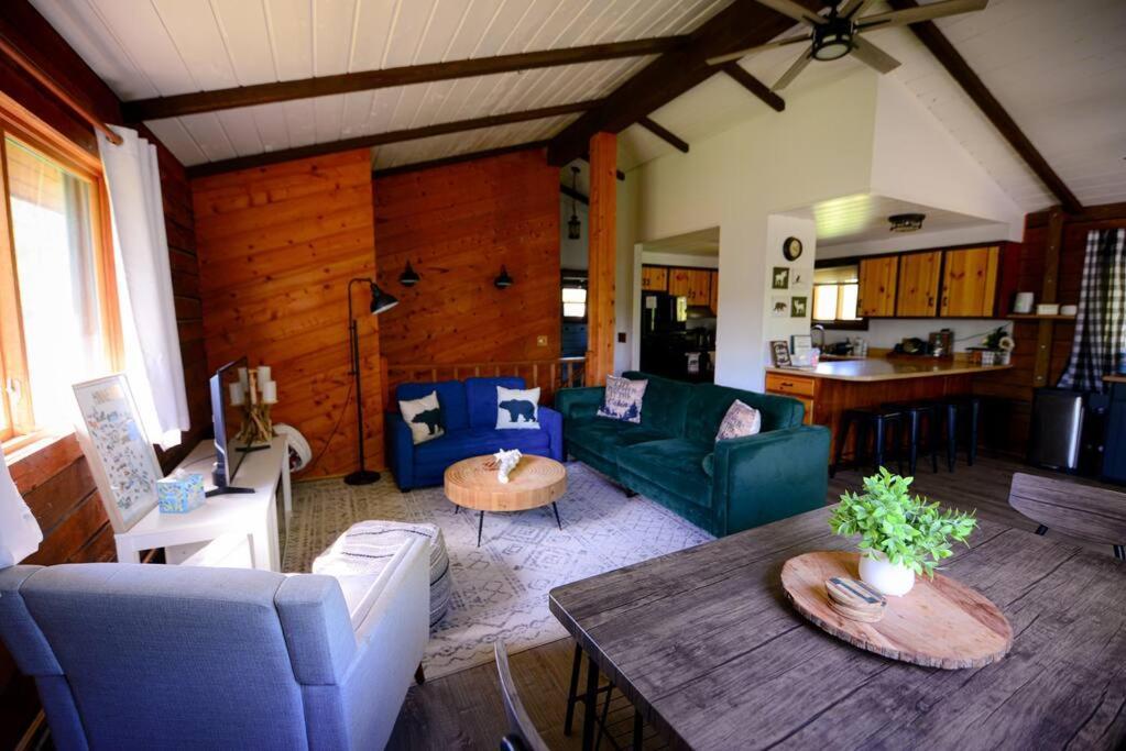 Cozy Cabin With Hottub At Cloverdale Cabins Hinckley Eksteriør bilde