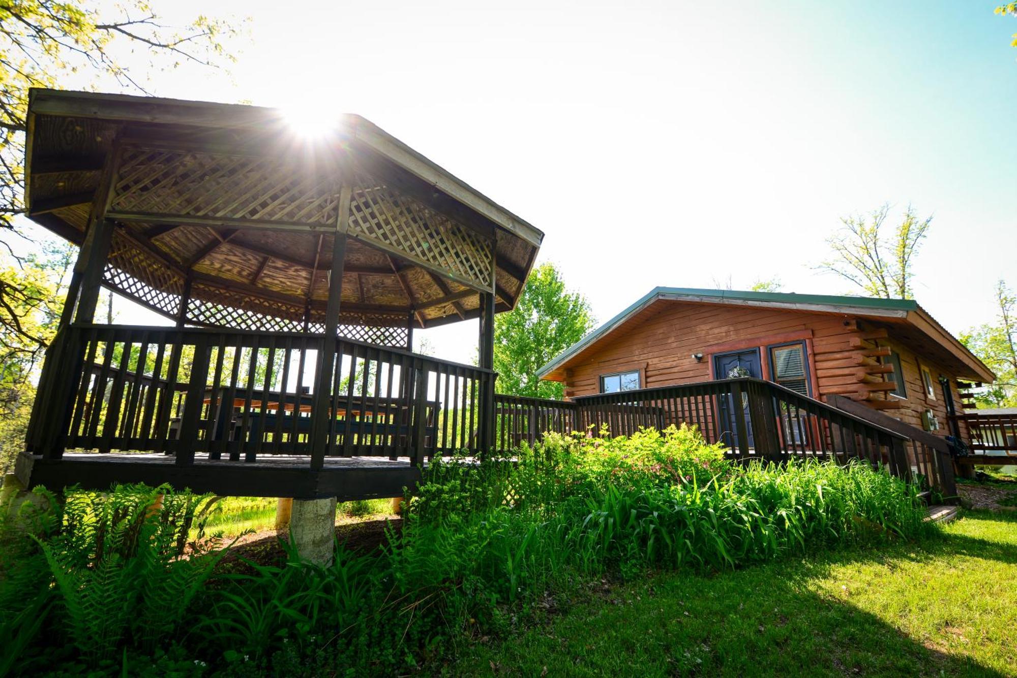 Cozy Cabin With Hottub At Cloverdale Cabins Hinckley Eksteriør bilde